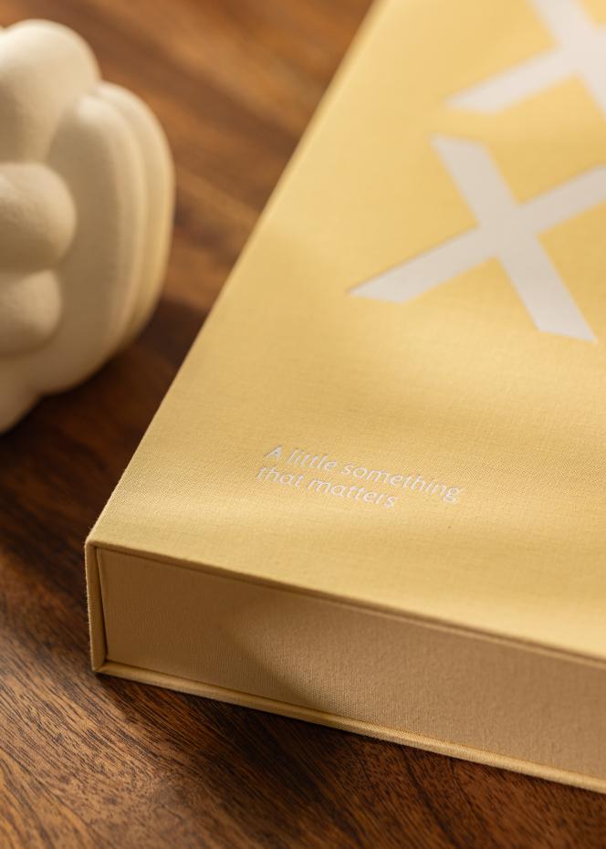 KAILA XOXO Yellow - Coffee Table Photo Album (60 Sorte Sider / 30 Blade)