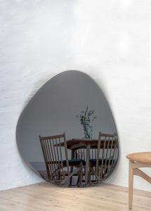 Spejl Shape Big Warm Grey 95x110 cm