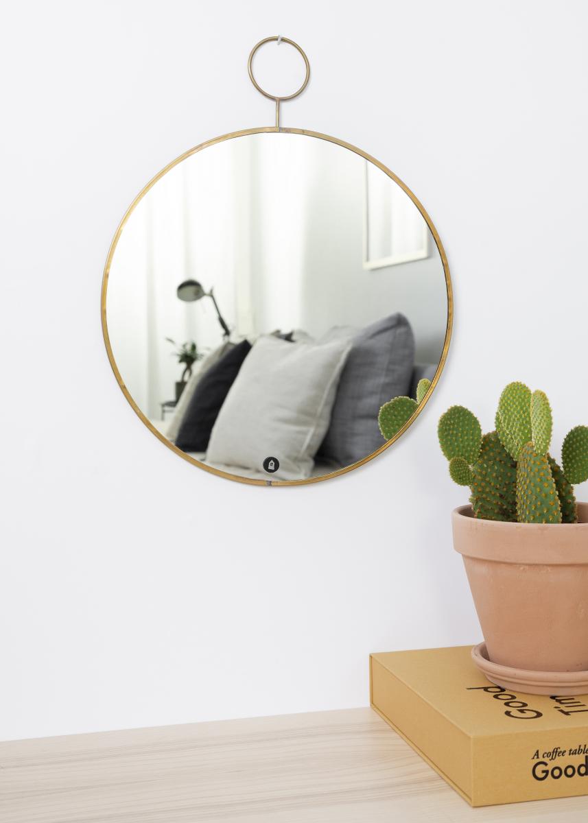 Rundt spejl med messingramme. 38 cm fra House Doctor - The Loop