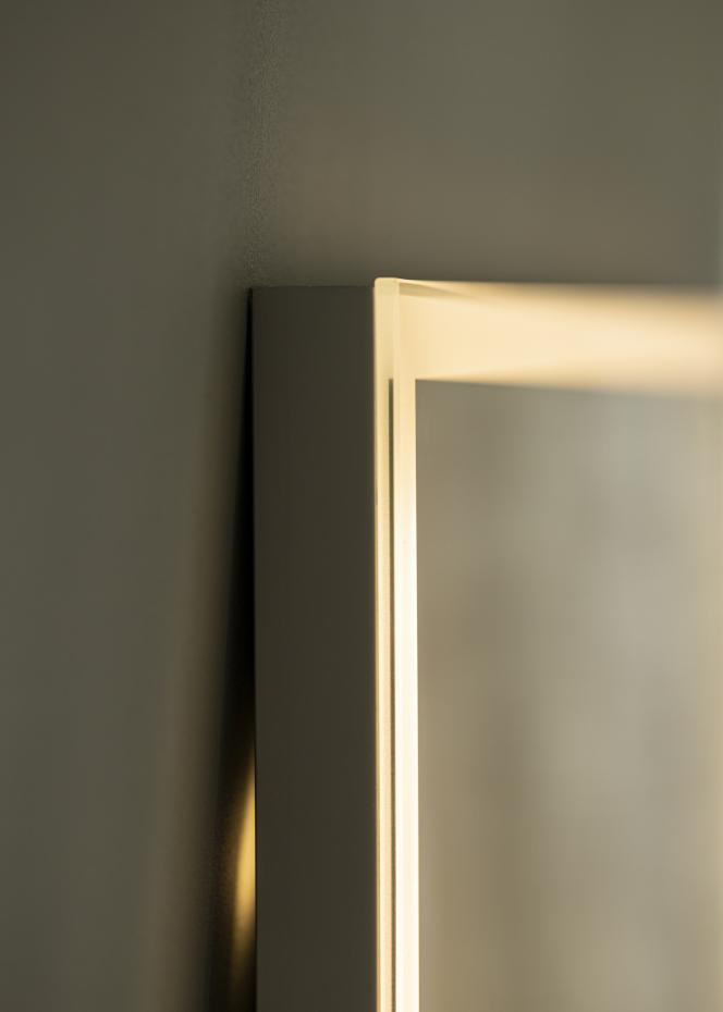 KAILA Spejl Corners III LED 76x107 cm