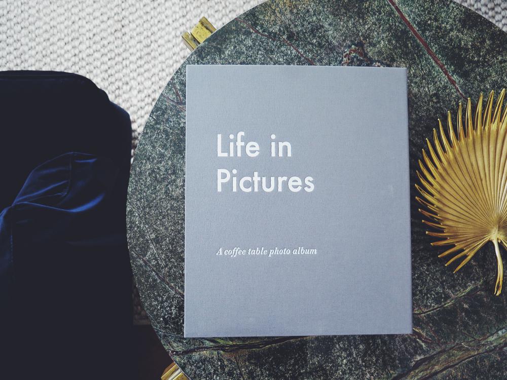 Life in Pictures Grey - A Coffee Table Photo Album (60 Sorte sider / 30 blade)