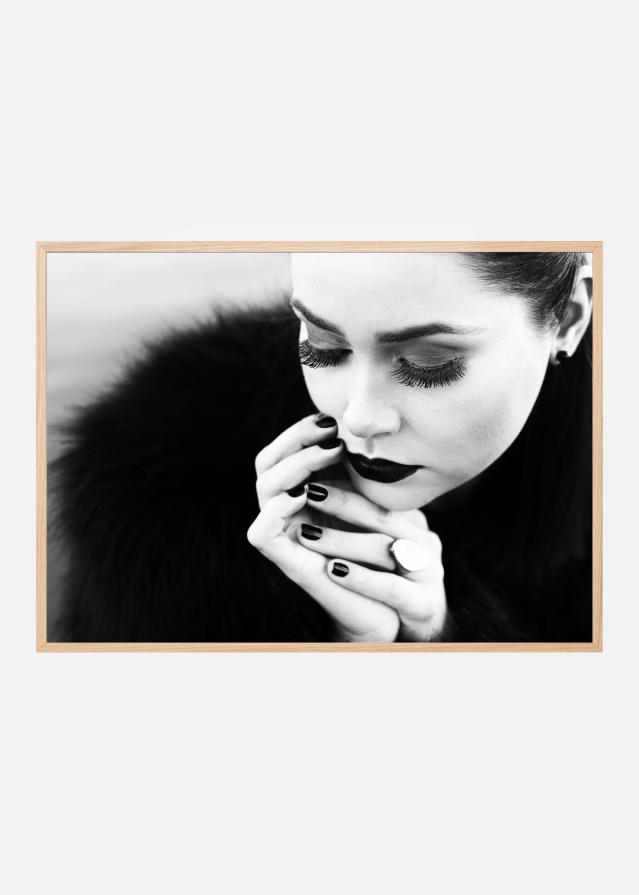 between fingers Plakat