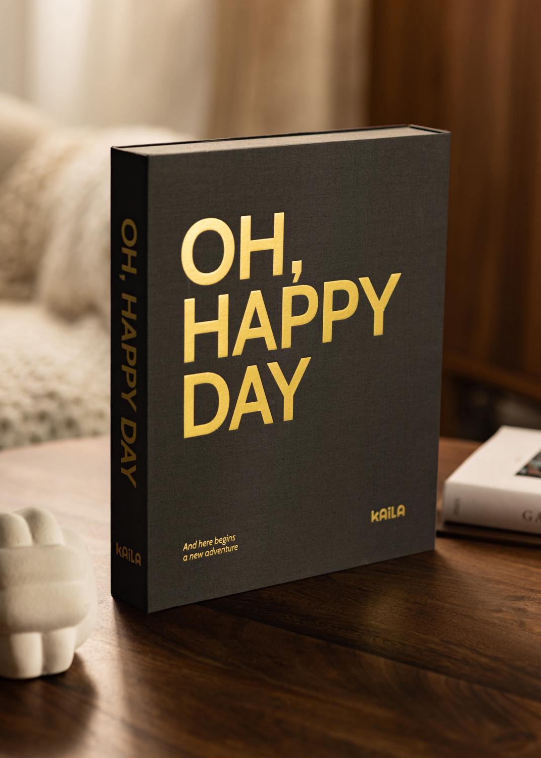Product Image for KAILA OH HAPPY DAY Black - Coffee Table Photo Album (60 Sorte Sider / 30 Blade)