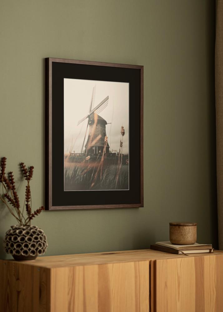 Ramme E-Line Valnød 70x100 cm - Passepartout Sort 59,4x84 cm (A1)