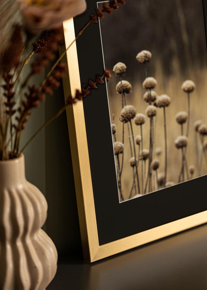 Ramme Selection Guld 40x50 cm - Passepartout Sort 27x35 cm