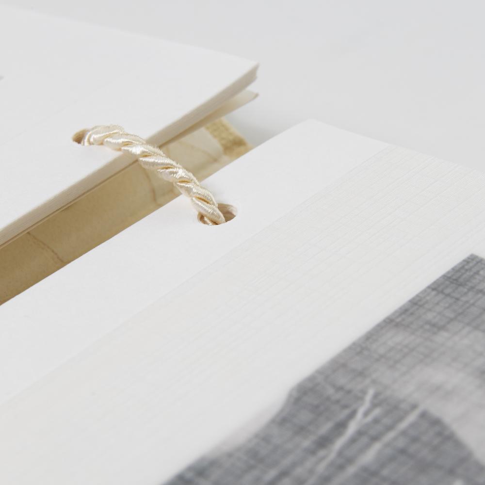 Babyalbum Bambini Creme - 23,5x16 cm (40 Hvide sider / 20 blade)