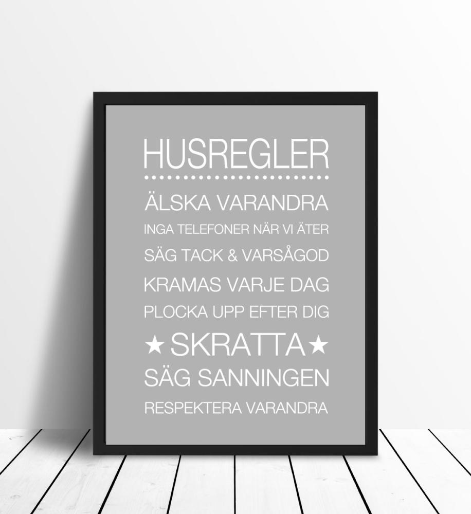 Husregler - Grå med Hvidt tryk Plakat