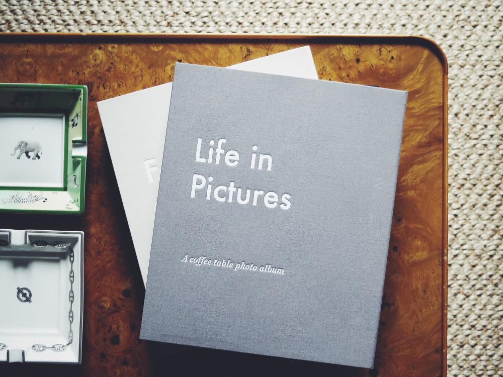 Life in Pictures Grey - A Coffee Table Photo Album (60 Sorte sider / 30 blade)