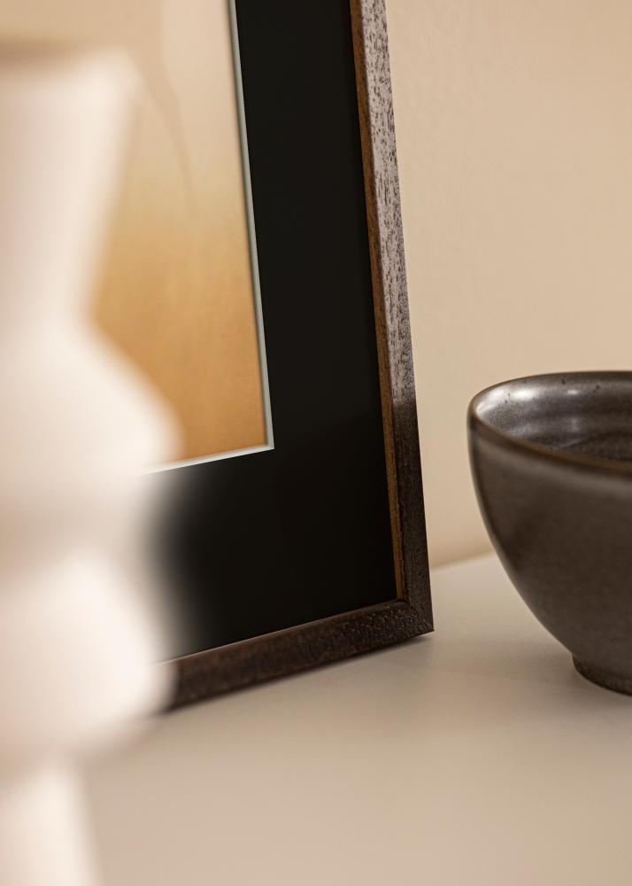 Ramme Edsbyn Valnød 35x50 cm - Passepartout Sort 24x30 cm