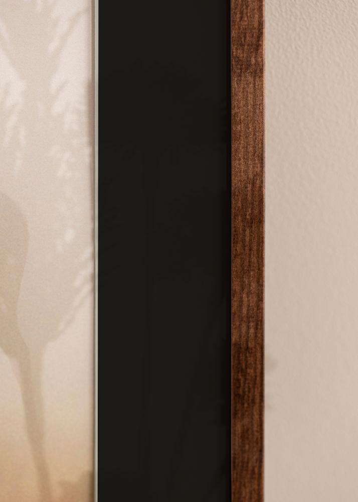 Ramme Galant Valnød 50x70 cm - Passepartout Sort 33x56 cm