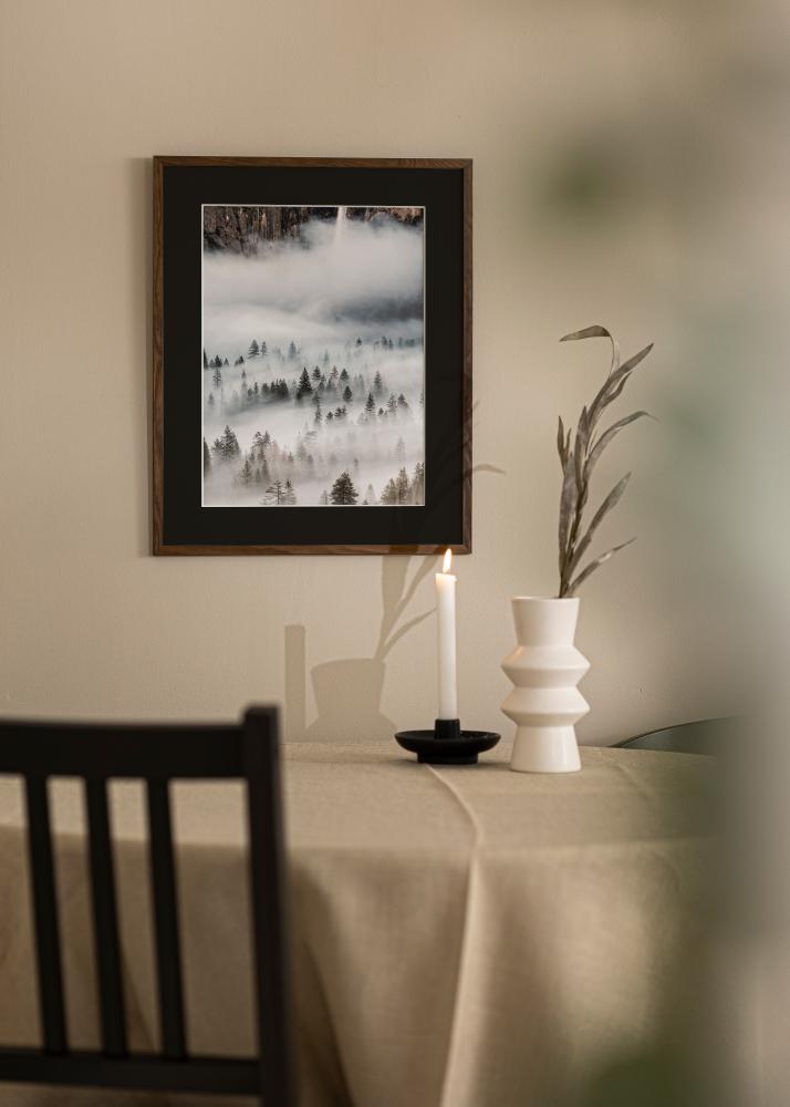 Ramme Galant Valnød 50x70 cm - Passepartout Sort 33x56 cm