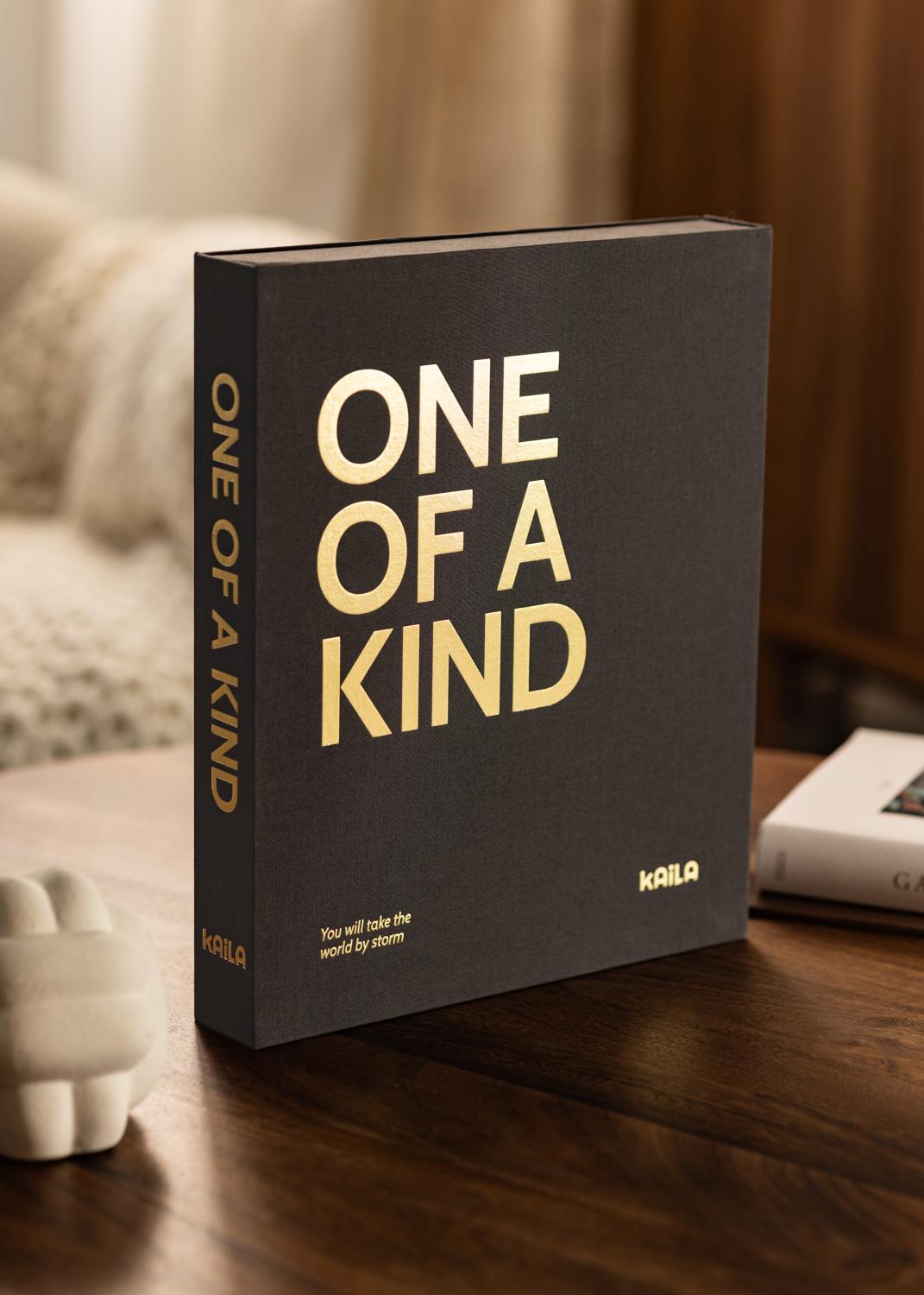 Product Image for KAILA ONE OF A KIND Black - Coffee Table Photo Album (60 Sorte Sider / 30 Blade)