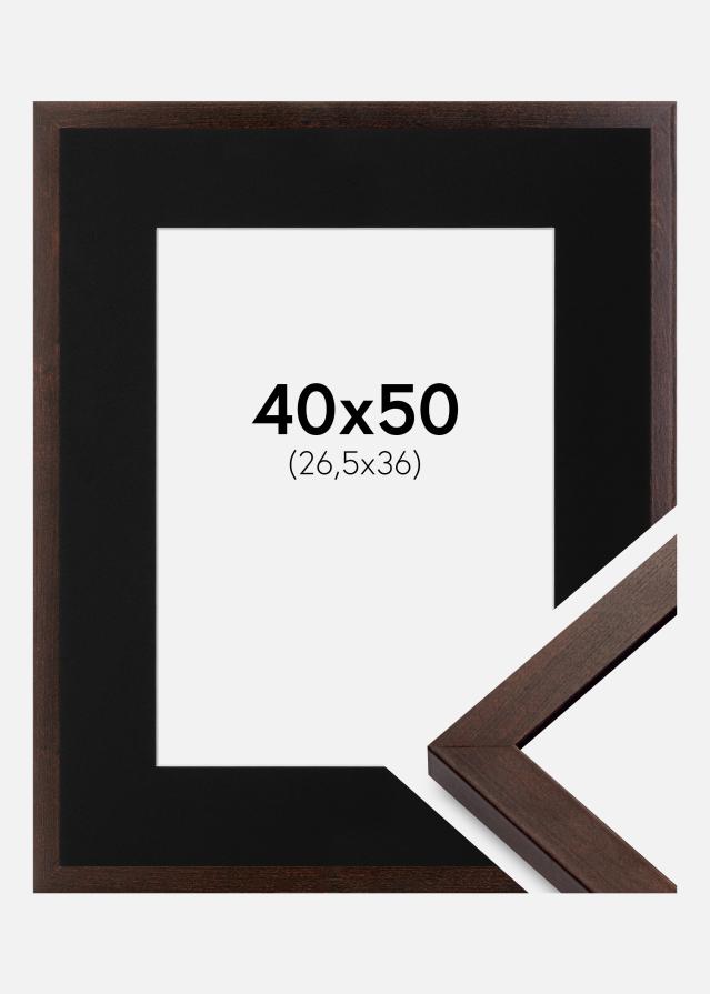 Ramme Selection Valnød 40x50 cm - Passepartout Sort 27,5x37 cm